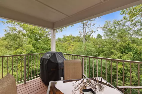 1396 Shadowood Trl, Hamilton Township, OH 45039 photo 18