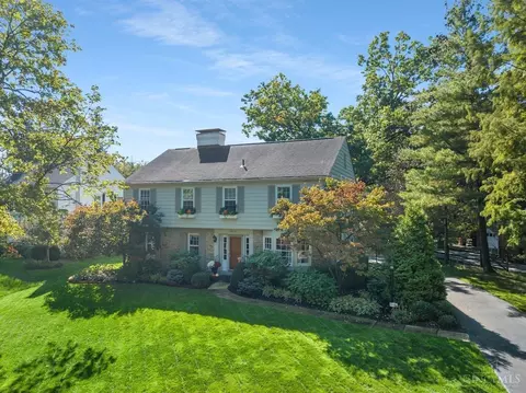 6601 Pleasant St, Mariemont, OH 45227