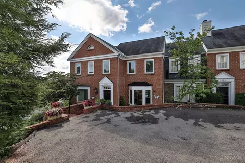 1034 Saint Paul Pl, Cincinnati, OH 45202