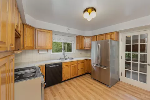 671 Doepke Ln, Cincinnati, OH 45231 photo 7