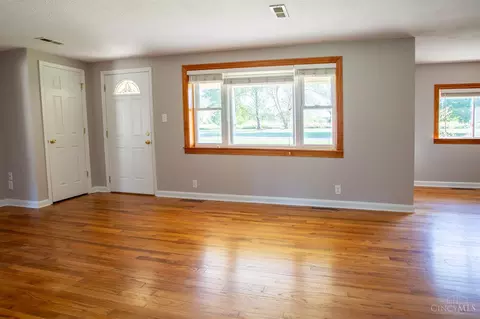 862 Locust Cor, Cincinnati, OH 45245 photo 5