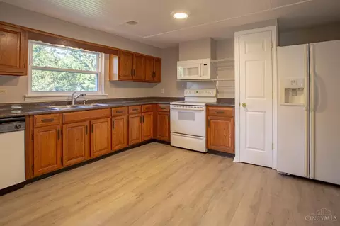 862 Locust Cor, Cincinnati, OH 45245 photo 12