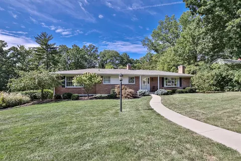 152 Fairway Dr, Hamilton, OH 45013