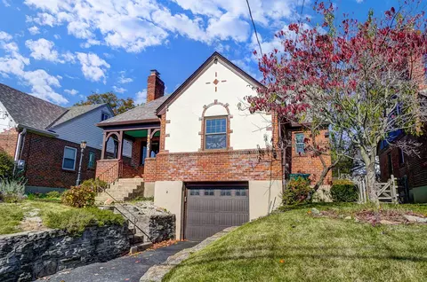 3228 Ashwood Dr, Cincinnati, OH 45213