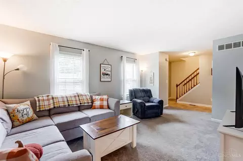 210 Deershadow Rd, Maineville, OH 45039 photo 4