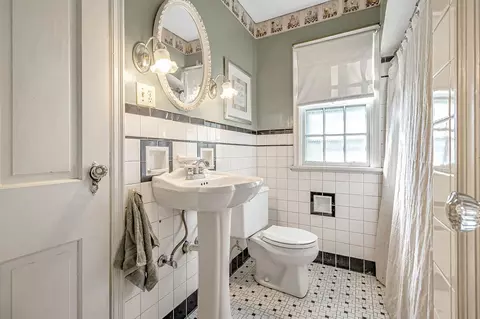211 Grove, Cincinnati, OH 45215 photo 23