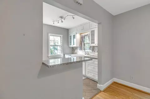 211 Grove, Cincinnati, OH 45215 photo 11