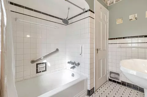 211 Grove, Cincinnati, OH 45215 photo 24