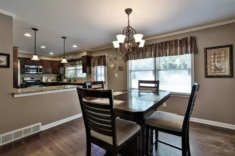 7329 Commonwealth Dr, Cincinnati, OH 45224 photo 8