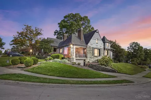 3203 Ashwood Dr, Cincinnati, OH 45213