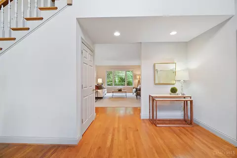 20 Hampton Ln, Cincinnati, OH 45208 photo 8