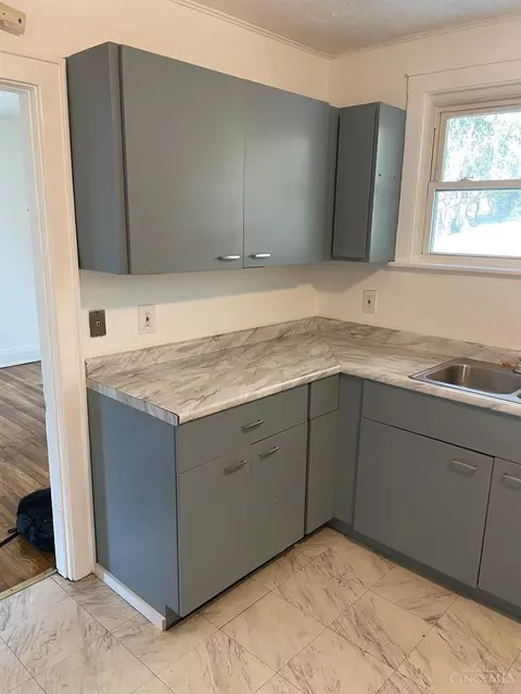 2690 Shaffer, Cincinnati, OH 45211 photo 9