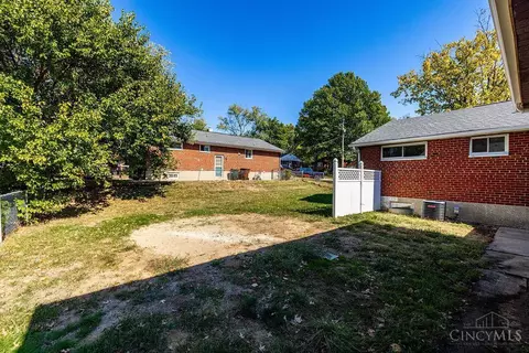 796 Mayjo Ct, Cincinnati, OH 45224 photo 6