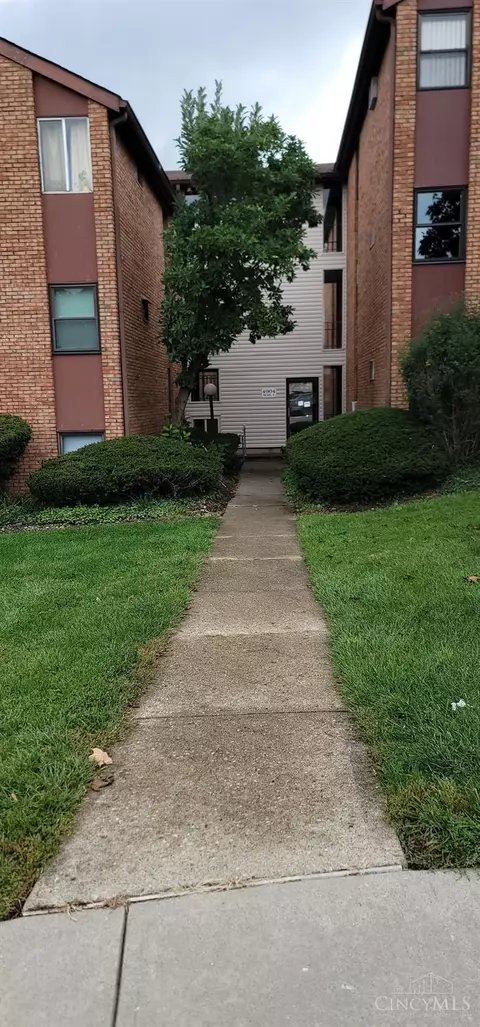 4904 Chalet Dr #611, Saint Bernard, OH 45217