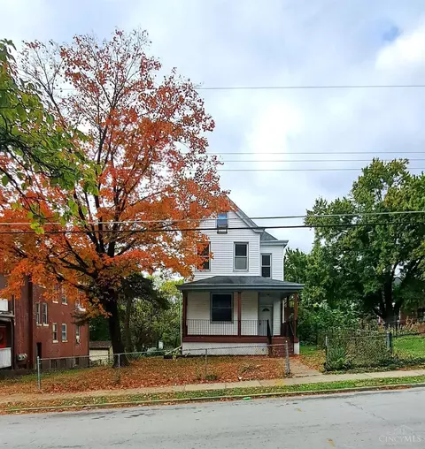 827 Woodlawn Ave, Cincinnati, OH 45205