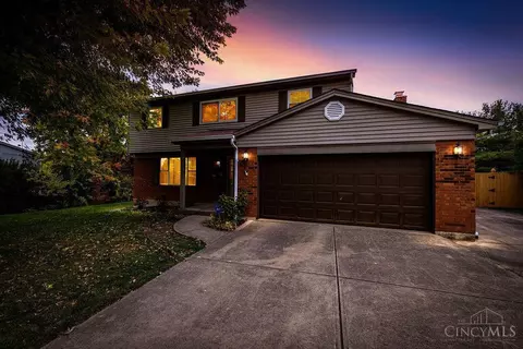 8780 Ashbrook Dr, West Chester, OH 45069