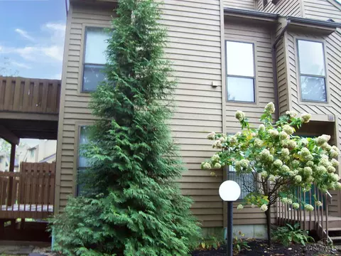 9372 Hunters Crk, Blue Ash, OH 45242