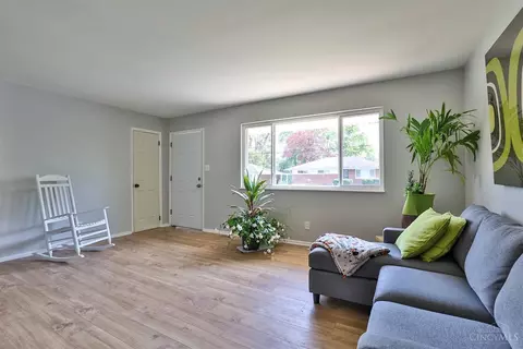 8875 Planet Dr, Cincinnati, OH 45231 photo 3