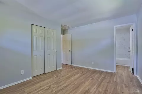 8875 Planet Dr, Cincinnati, OH 45231 photo 13