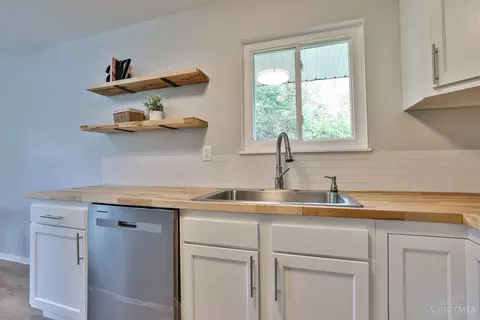 8875 Planet Dr, Cincinnati, OH 45231 photo 11