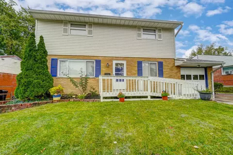 11694 Hanover Rd, Forest Park, OH 45240