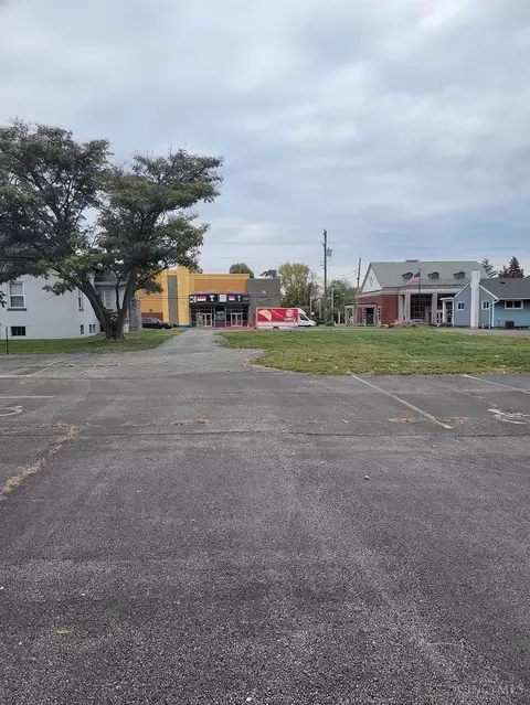 4989 Glenway, Cincinnati, OH 45238