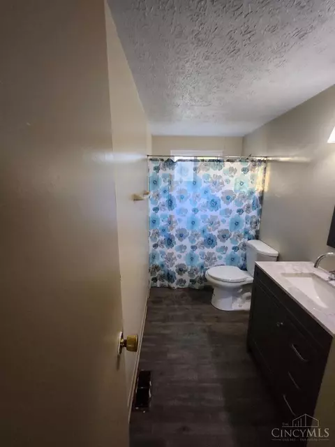 1246 Bellune Dr, Cincinnati, OH 45231 photo 4