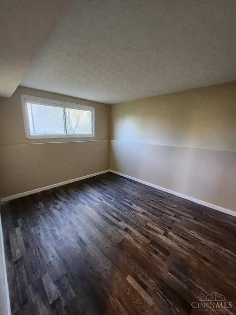 1246 Bellune Dr, Cincinnati, OH 45231 photo 2