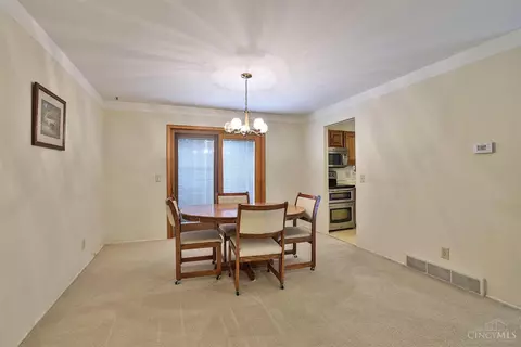 1121 Meadowind, Cincinnati, OH 45231 photo 8