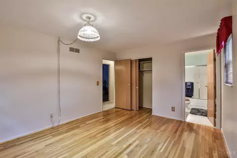 1121 Meadowind, Cincinnati, OH 45231 photo 14