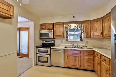 1121 Meadowind, Cincinnati, OH 45231 photo 11