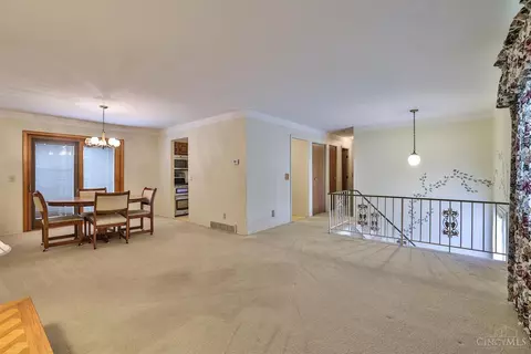 1121 Meadowind, Cincinnati, OH 45231 photo 7