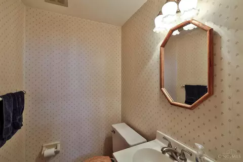 1121 Meadowind, Cincinnati, OH 45231 photo 20