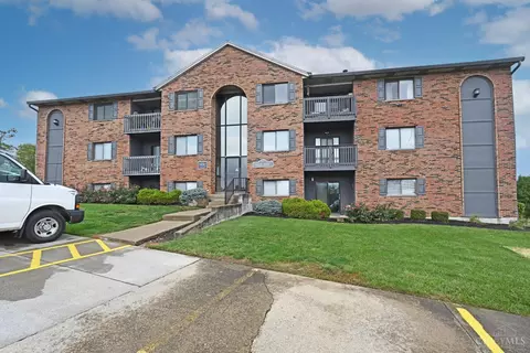 9479 Woodland Hills Dr, West Chester, OH 45011