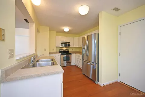 480 Madeira Ct, Cincinnati, OH 45255 photo 9