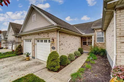 6904 Summit Lake Dr, Cincinnati, OH 45247
