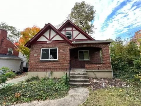 5815 Twin Oak Dr, Cincinnati, OH 45224