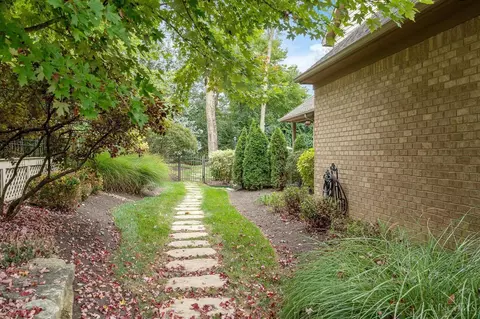 209 Crown Pt, Centerville, OH 45458 photo 4