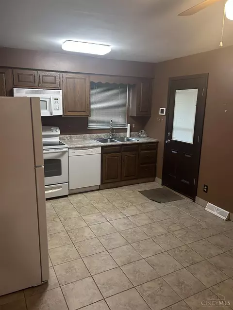 9350 Jericho Dr, Cincinnati, OH 45231 photo 4