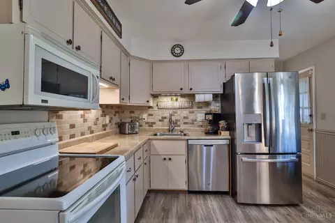 8534 Hallridge Ct, Cincinnati, OH 45231 photo 10