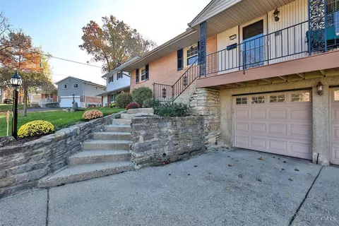 8534 Hallridge Ct, Cincinnati, OH 45231 photo 3