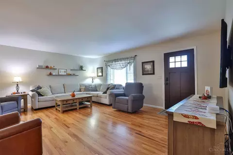 8534 Hallridge Ct, Cincinnati, OH 45231 photo 5