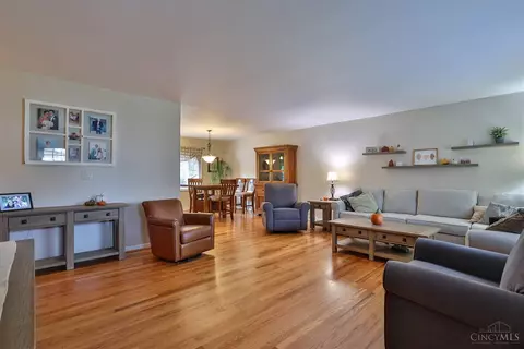 8534 Hallridge Ct, Cincinnati, OH 45231 photo 6