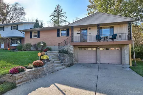 8534 Hallridge Ct, Cincinnati, OH 45231 photo 2