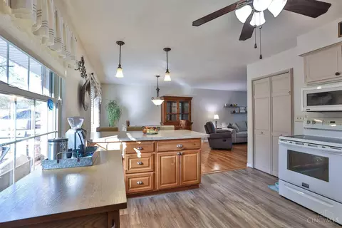 8534 Hallridge Ct, Cincinnati, OH 45231 photo 11
