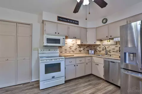 8534 Hallridge Ct, Cincinnati, OH 45231 photo 12
