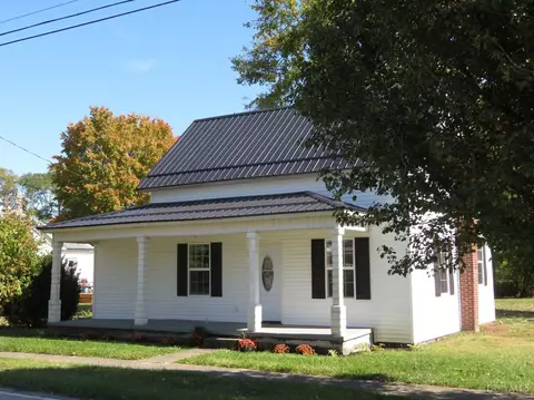 39 High St, Mowrystown, OH 45155