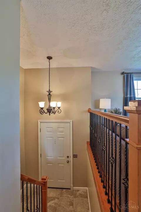 1389 Longacre Dr, Forest Park, OH 45240 photo 3