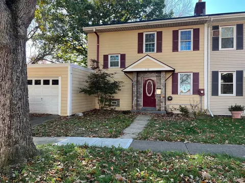 78 Burley Cir, Greenhills, OH 45218