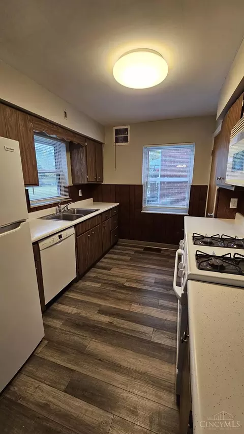 Kitchen - 3583 Eyrich, Cincinnati, OH 45248 photo 2 of 4